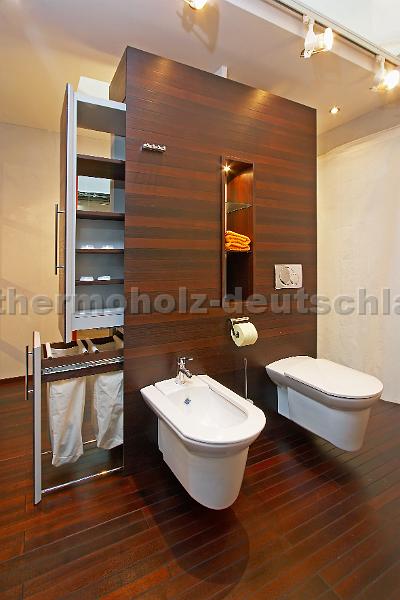 0511_0756.jpg - Badboden wasserfest mit sichtbarer Gummifuge, Thermoesche dunkel