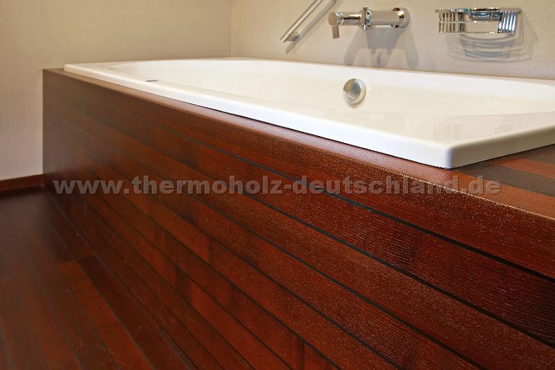 0511_0724.jpg - Wannenverkleidung mit sichtbarer Gummifunge, Thermoesche