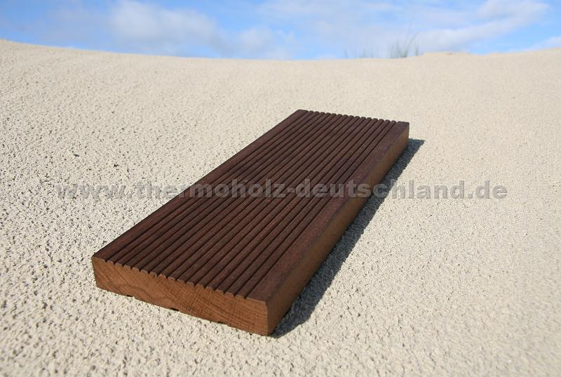 Therr.jpg - Thermobuche Glattkantdiele 25 x 130 mm Oberfläche geriffelt