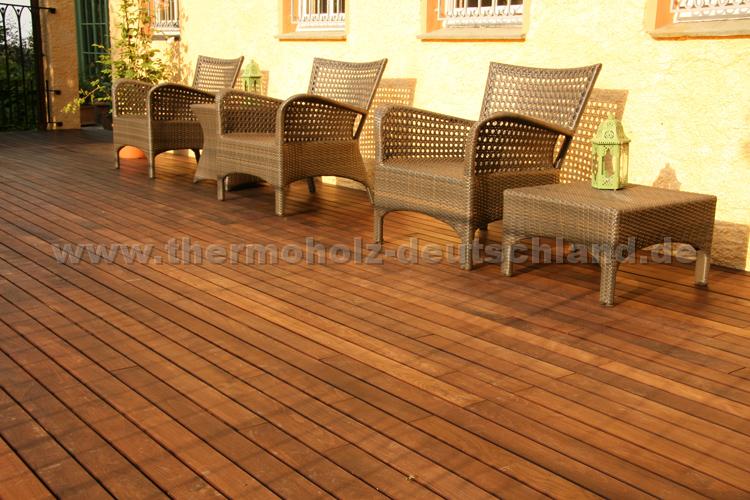 Terrasse-Buche-glatt-schmal.jpg - Thermobuche 25 x 130 mm Klammerverlegung Oberfläche glatt geölt